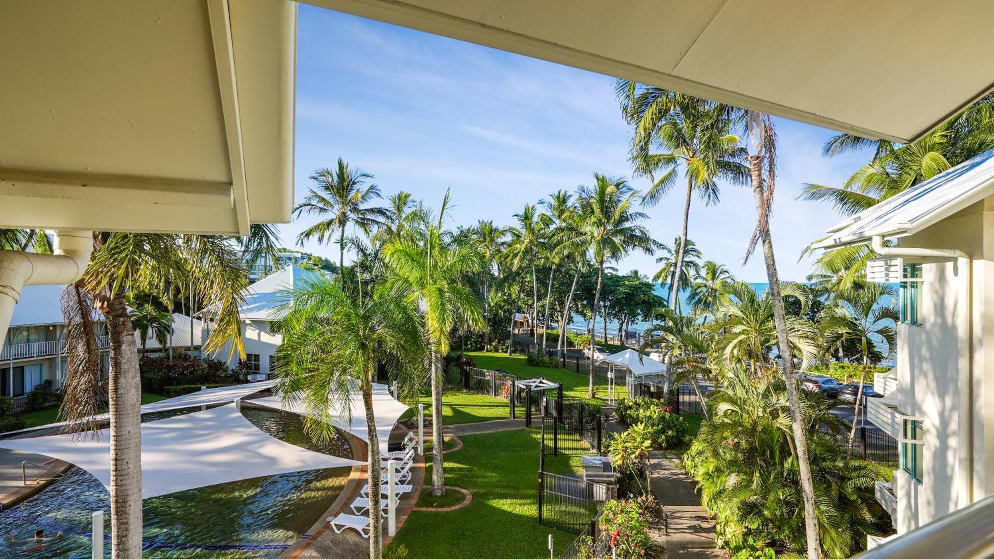 Coral Sands Beachfront Resort Триніті-Біч Екстер'єр фото