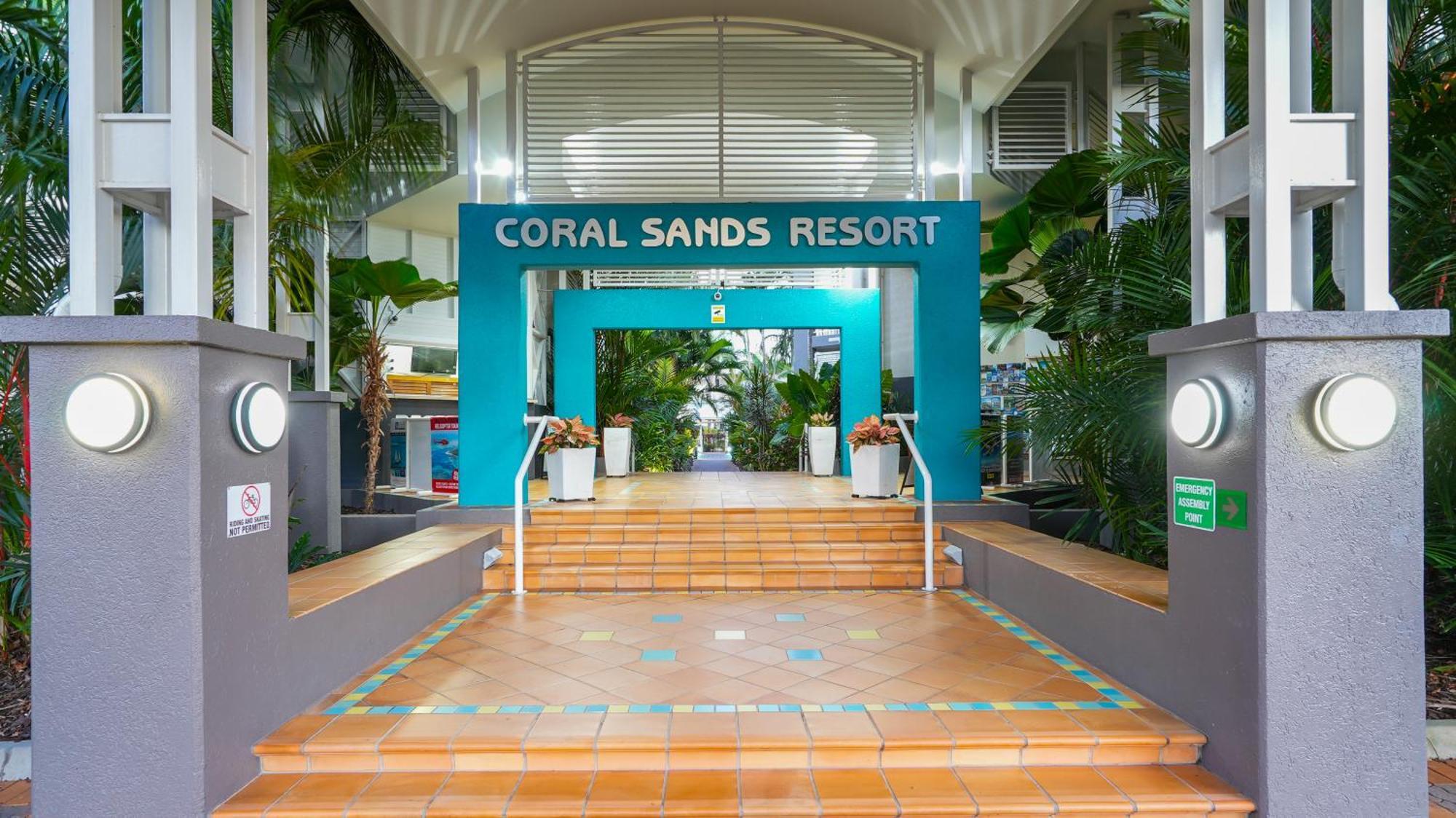 Coral Sands Beachfront Resort Триніті-Біч Екстер'єр фото