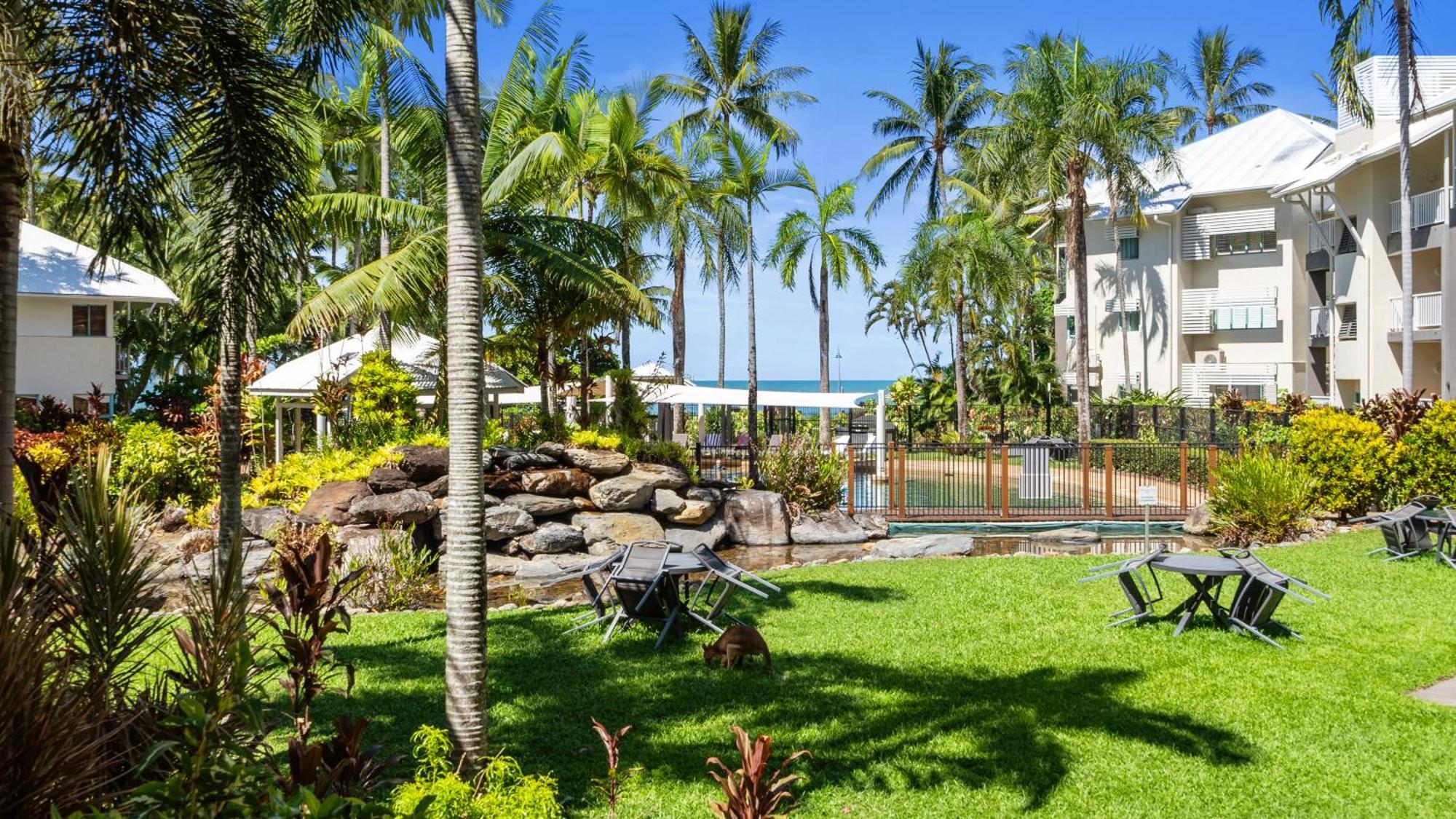 Coral Sands Beachfront Resort Триніті-Біч Екстер'єр фото